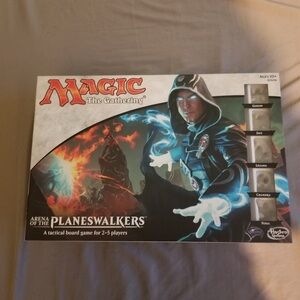 Hasbro Magic: The Gathering Planeswalkers Game - Red and Blue board game